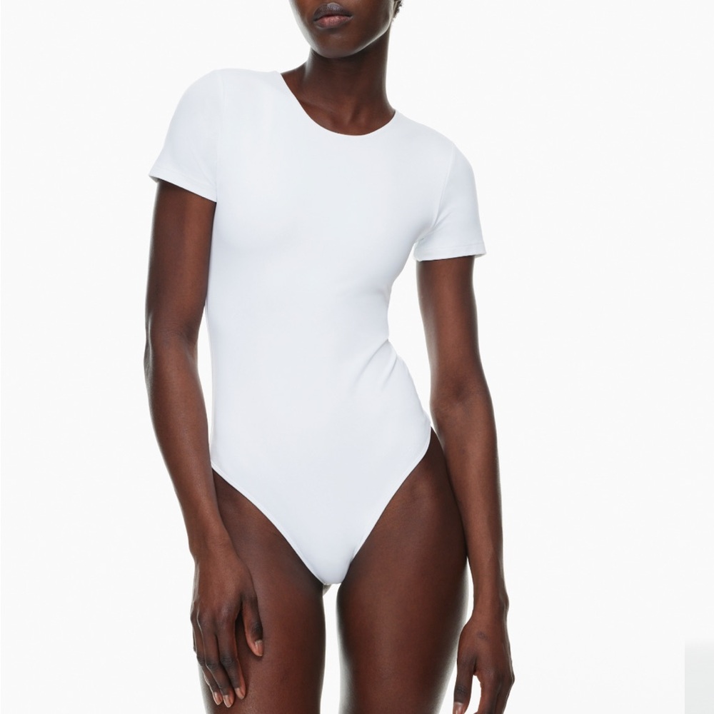Babaton Contour Crewneck T-shirt Bodysuit